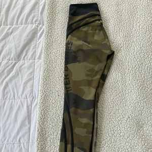 Better Bodies High Waisted Camo leggings